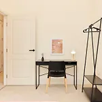 The East London Mile Place - Cosy 2Bdr Flat With Balcony