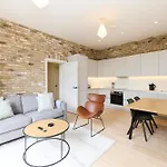 The East London Mile Place - Cosy 2Bdr Flat With Balcony