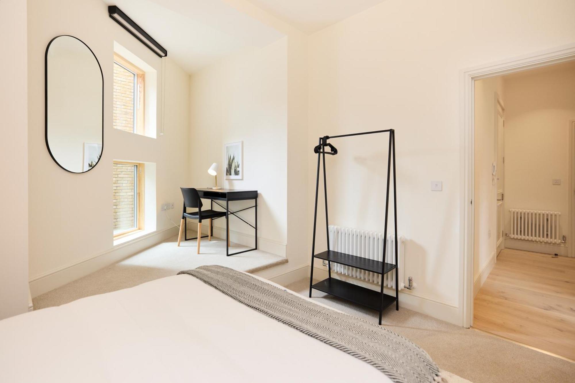 The East Mile Place - Cosy 2bdr Flat With Balcony Apartment